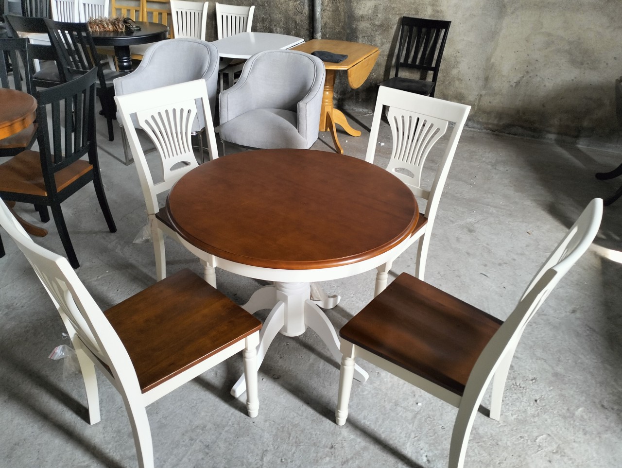 Bộ bàn tròn 12