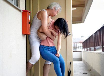 Loạn Luân Với Em Gái Vếu Căng Tròn Mọng Nước